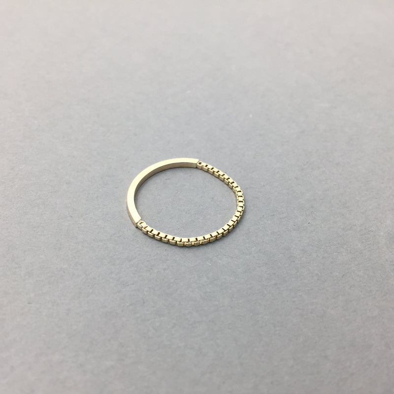 DAINTY CHAIN STACK RING