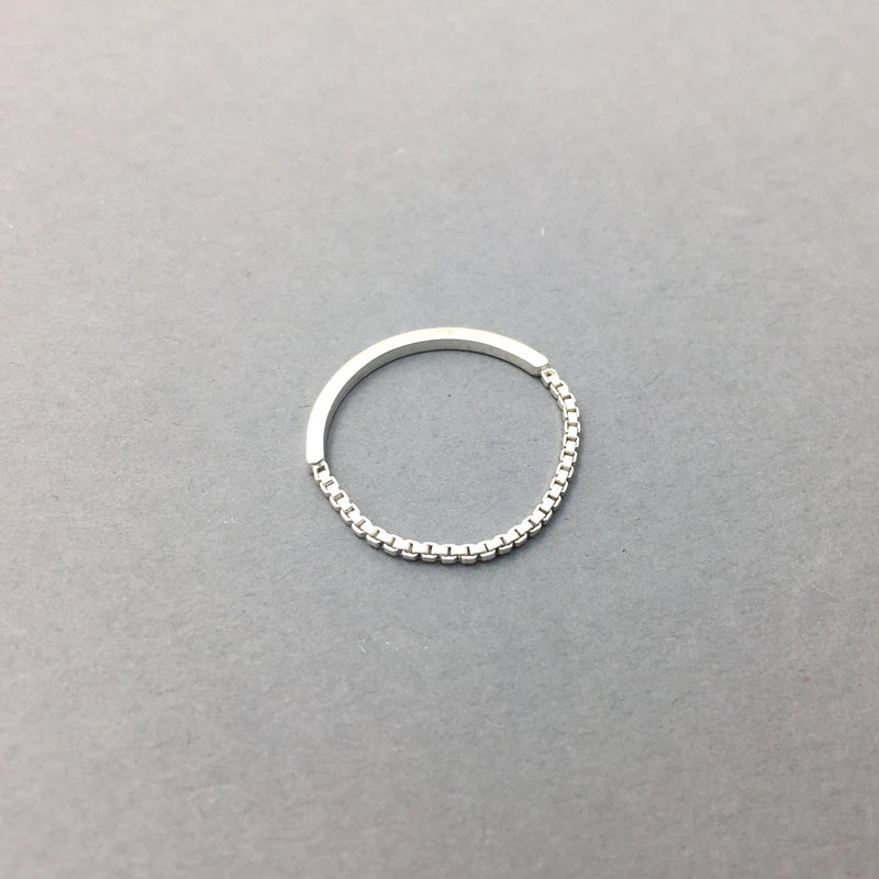 DAINTY CHAIN STACK RING