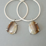 BANDED AGATE AND FORWARD-FACING SILVER HOOPS